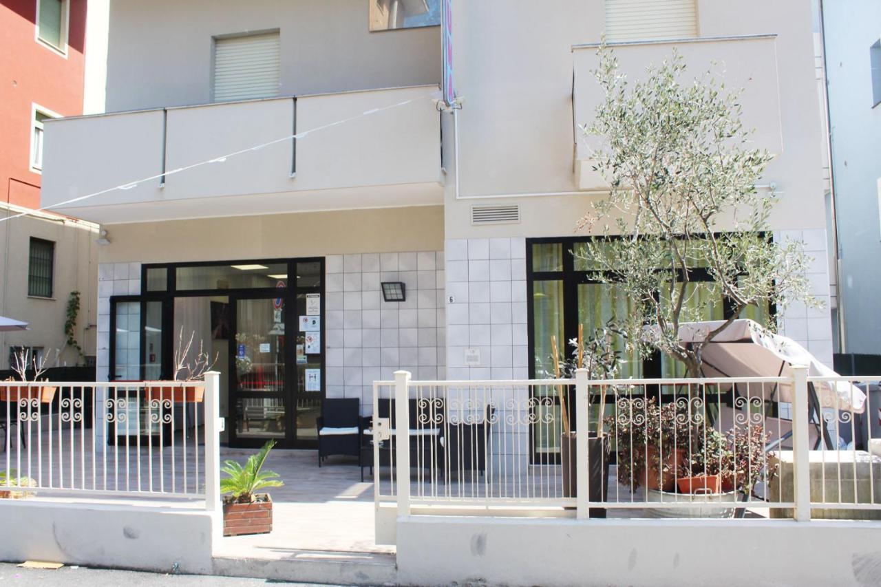 Hotel Luna Rimini Zewnętrze zdjęcie
