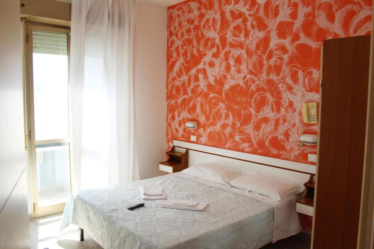 Hotel Luna Rimini Zewnętrze zdjęcie